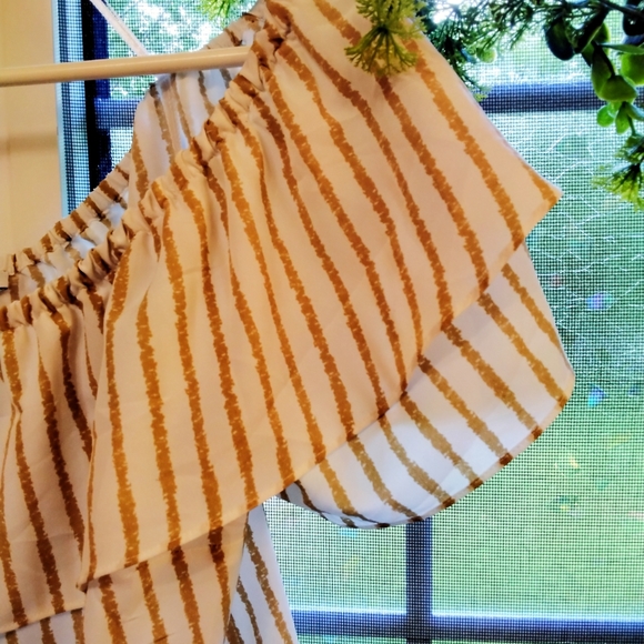 *Host Pick*Halston Off the Shoulder blouse - Picture 3 of 5